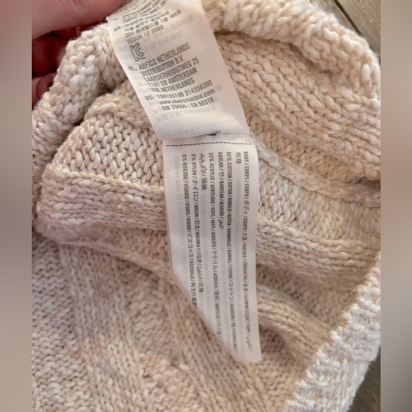 Abercrombie & Fitch Cropped knit sweater with hood size medium in cream - Picture 4 of 6